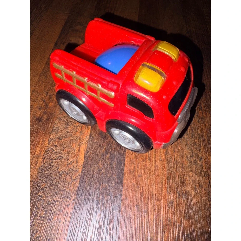 Fisher-Price Little People Wheelies Fire Truck Red Toy Vehicle Smiling‎ Face